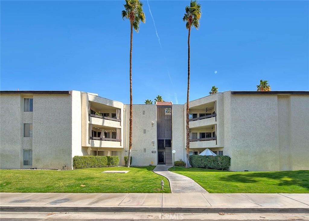 A charming suburban house in Palm Springs